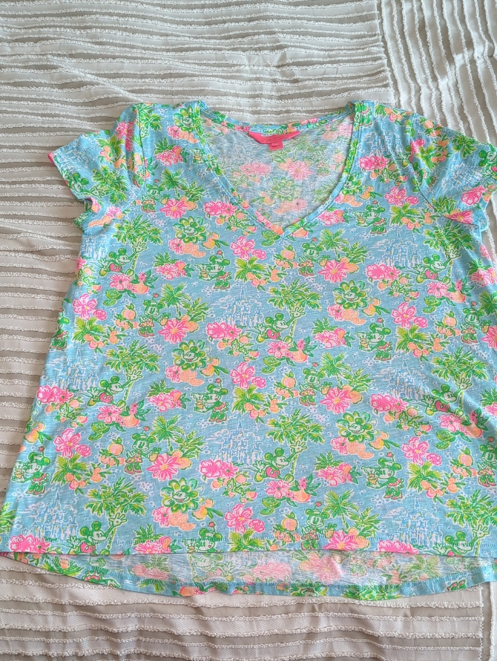 Disney Parks x Lilly Pulitzer Etta V-neck T-shirt Size XL